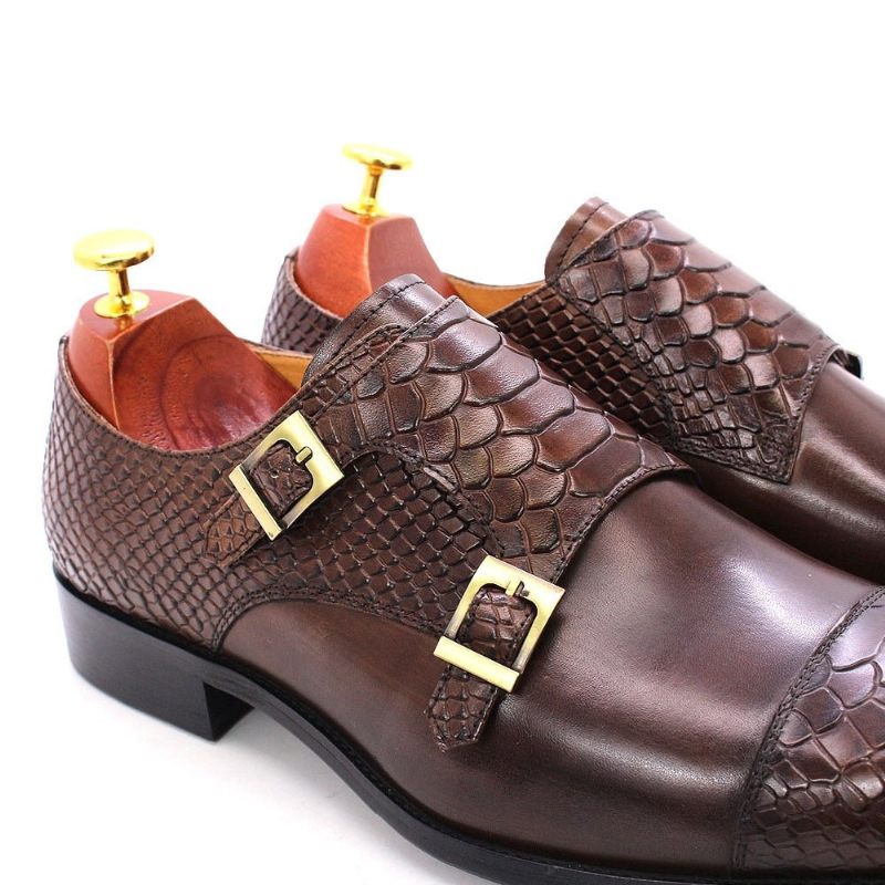 Sapatos Formais Masculinos Couro Brilhante Com Bico Fino E Tiras Monge - Café