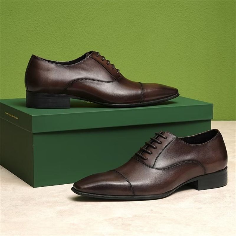 Sapatos Formais Masculinos Elegantes Corporativos Couro Britânico Esculpido - Café