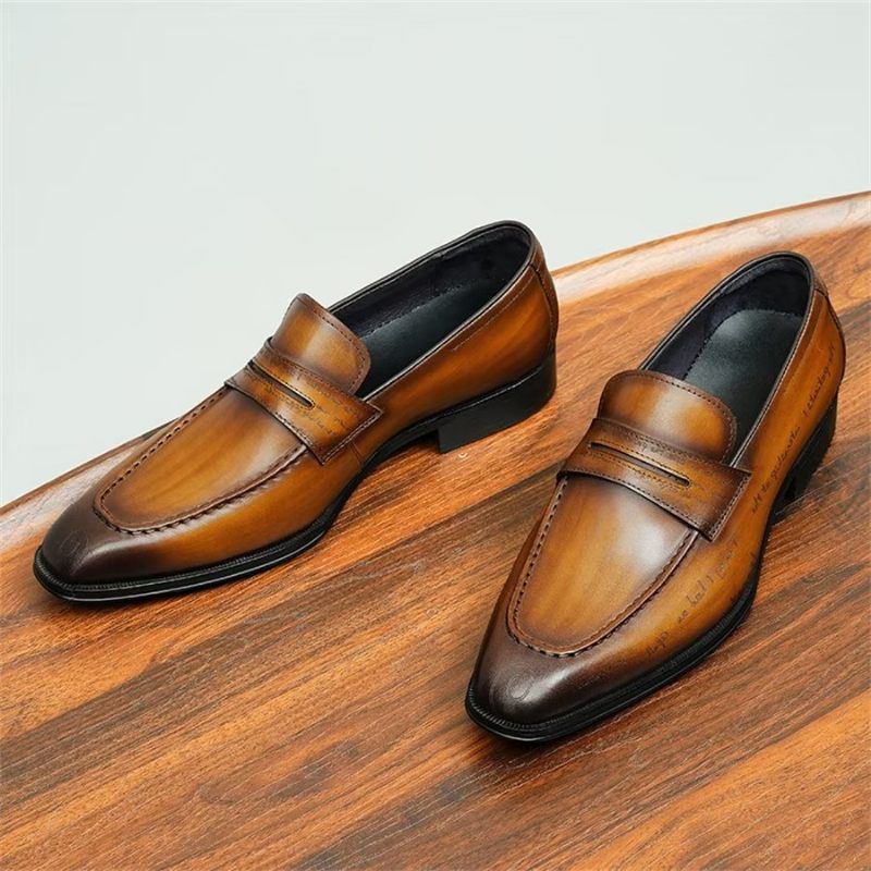 Sapatos Formais Masculinos Elegantes Esculpidos Em Couro Britânico Executivos - Marrom